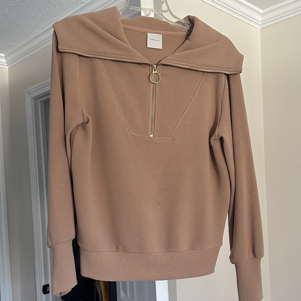 Varley size small ribbed shirt Vine Half Zip style in tan color
